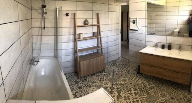 Loft Reve Du Soir 125 M2 Climatise 350 M De La Gare Apartment ลูร์ด ภายนอก รูปภาพ
